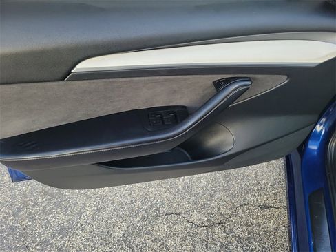 Used 2023 Tesla Model 3 Standard Range image 13