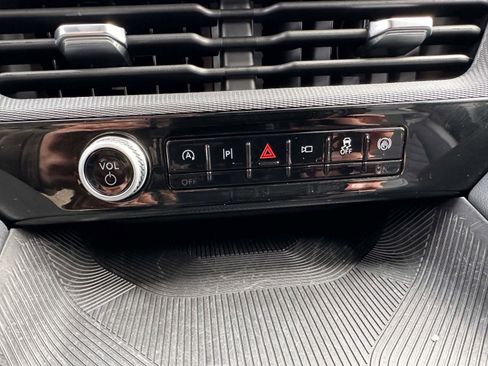 Used 2025 Ford Explorer ST-Line image 25