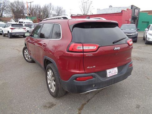 Used 2017 Jeep Cherokee Limited image 5