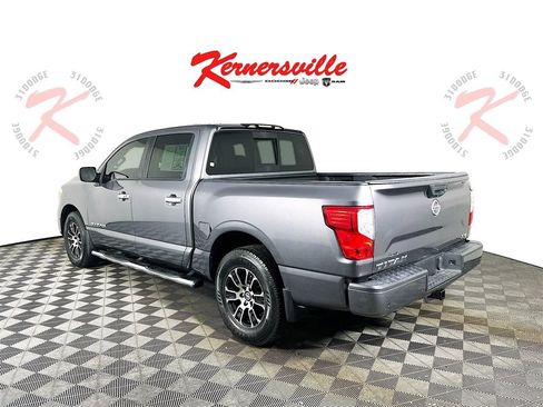Used 2021 Nissan Titan SV w/ SV Convenience Package image 5