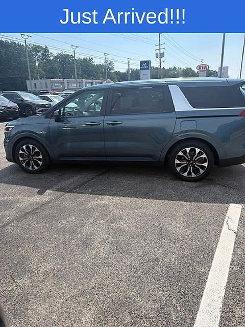 Used 2024 Kia Carnival EX FWD image 4