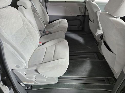 Used 2019 Toyota Sienna LE image 19