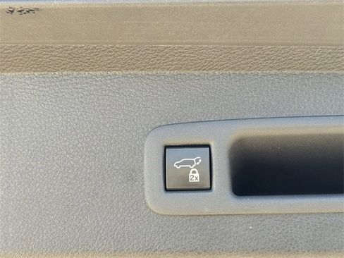 Used 2024 Toyota Sienna XLE Woodland Edition image 36