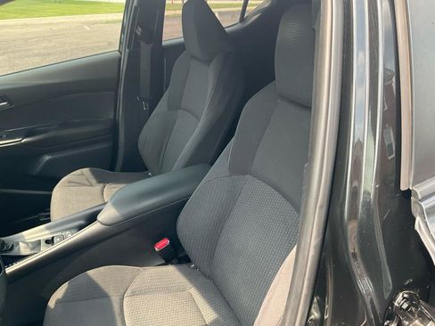 Used 2018 Toyota C-HR XLE FWD image 18