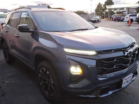 Used 2025 Chevrolet Equinox RS image 2