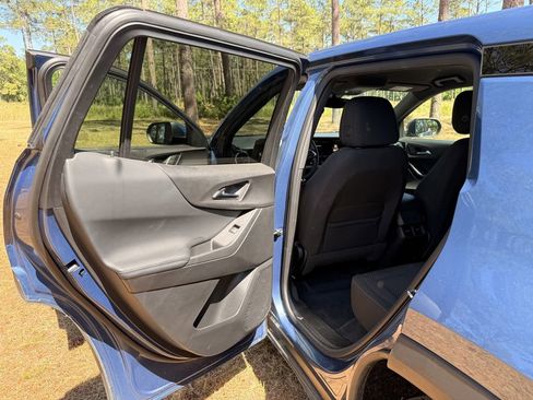 Used 2025 Chevrolet Equinox LT FWD image 23