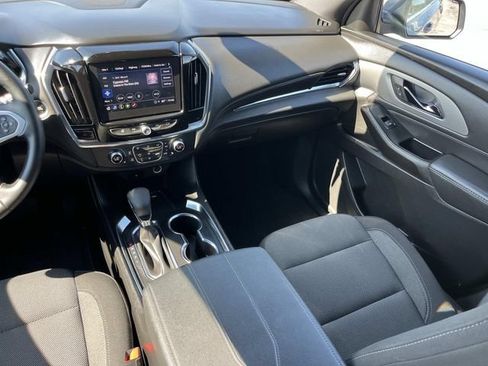 Used 2023 Chevrolet Traverse LT FWD image 16