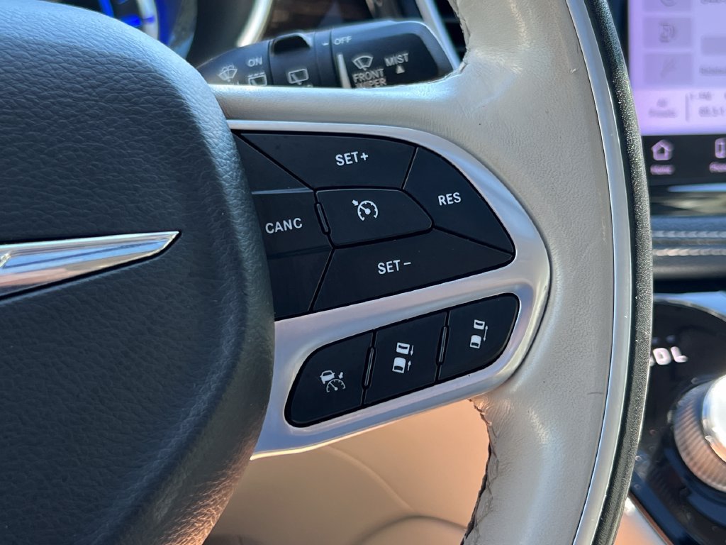Used 2021 Chrysler Pacifica Limited w/ Uconnect Theater Family Group FWD image 41