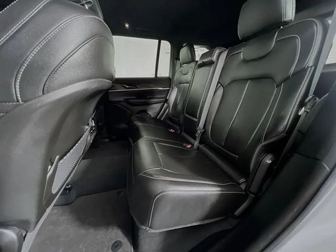 Used 2024 Jeep Grand Cherokee Limited w/ Black Appearance Package AWD/4WD image 26
