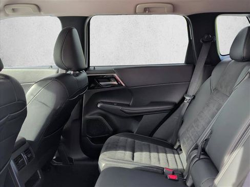Used 2024 Mitsubishi Outlander 4WD Plug-In Hybrid image 17