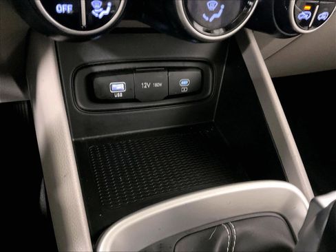 Used 2023 Hyundai Venue SEL image 27