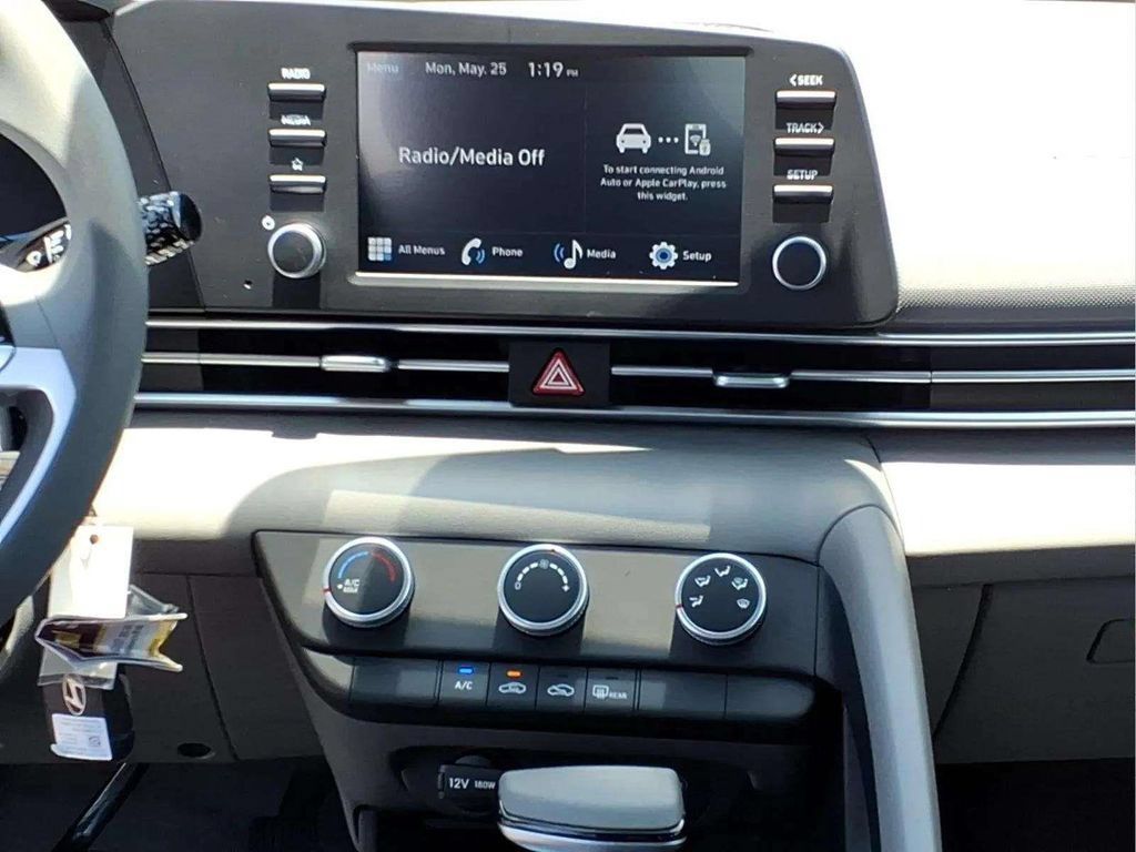 New 2026 Hyundai Elantra SE FWD image 11