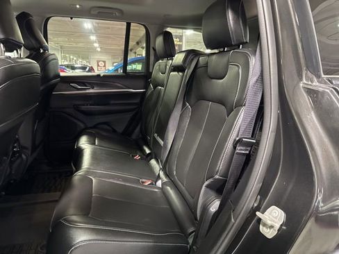 Certified 2024 Jeep Grand Cherokee Limited w/ Luxury Tech Group II image 31