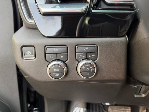 Used 2025 GMC Sierra 1500 Elevation image 24