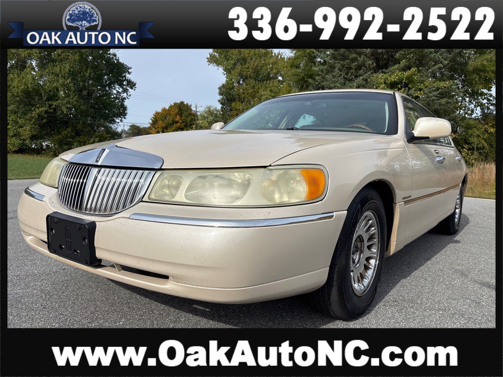 Used 2002 Lincoln Town Car Cartier L RWD image 1