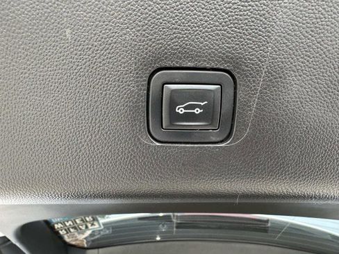 Used 2020 Chevrolet Traverse LT w/ Driver Confidence II Package image 16