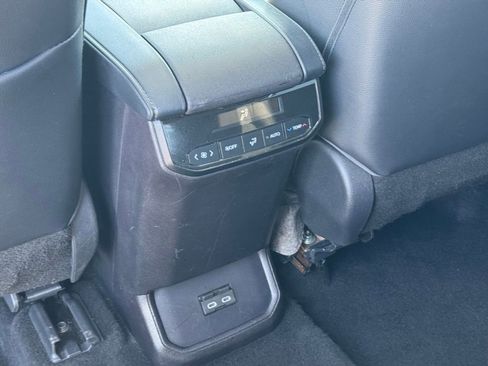 Used 2023 Toyota Highlander XLE image 16