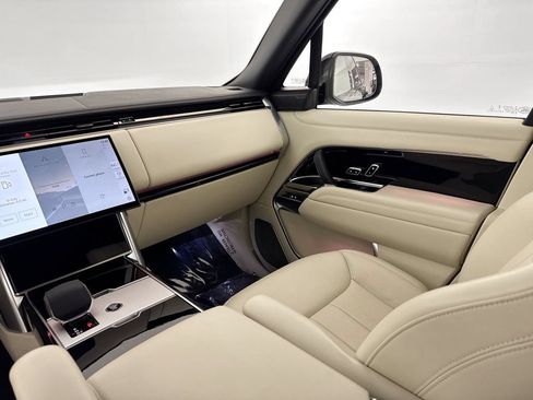 Certified 2025 Land Rover Range Rover Autobiography AWD/4WD image 24