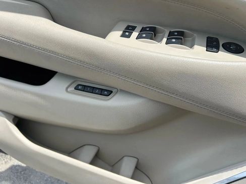 Used 2017 Cadillac Escalade ESV Premium Luxury image 31