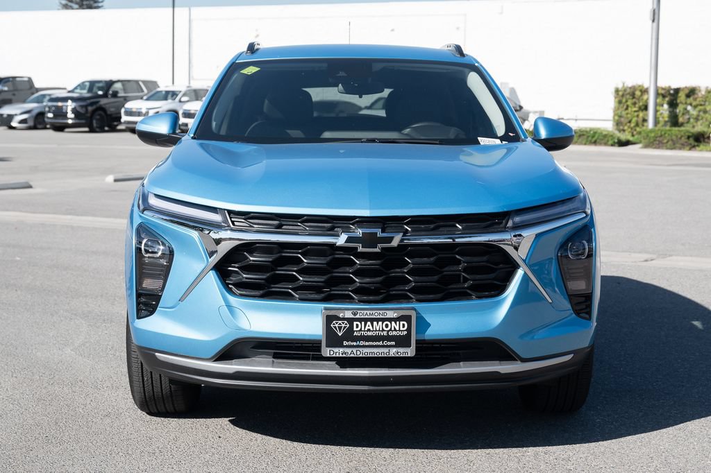 Used 2026 Chevrolet Trax LT w/ LT Convenience Package FWD image 2
