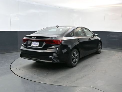 Used 2023 Kia Forte LXS w/ LXS Technology Package FWD image 5