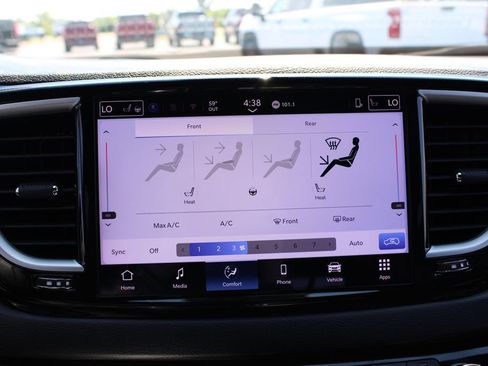 Used 2025 Chrysler Pacifica Select FWD image 50