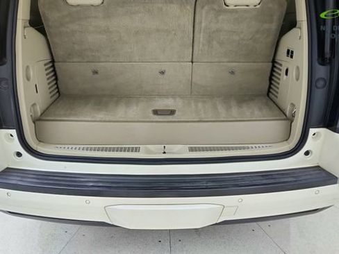 Used 2015 Cadillac Escalade Luxury RWD image 14