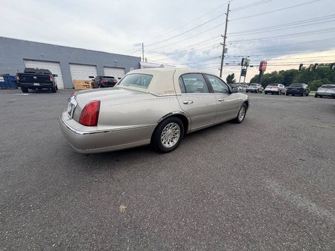 Used 1999 Lincoln Town Car Signature RWD image 30