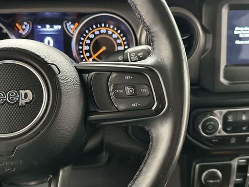 Used 2022 Jeep Gladiator Sport image 9