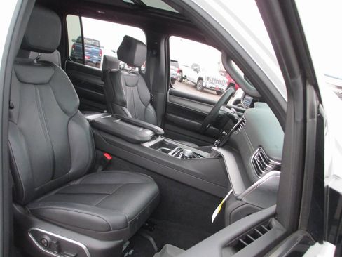 Used 2024 Jeep Wagoneer Series II image 25