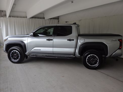Used 2024 Toyota Tacoma TRD Off-Road AWD/4WD image 20