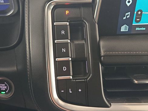 Used 2022 Chevrolet Suburban High Country AWD/4WD image 22