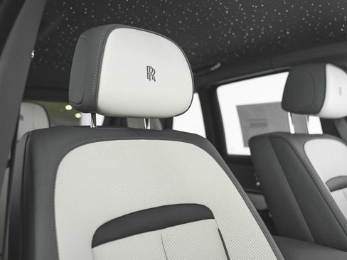 New 2025 Rolls-Royce Cullinan Black Badge image 32