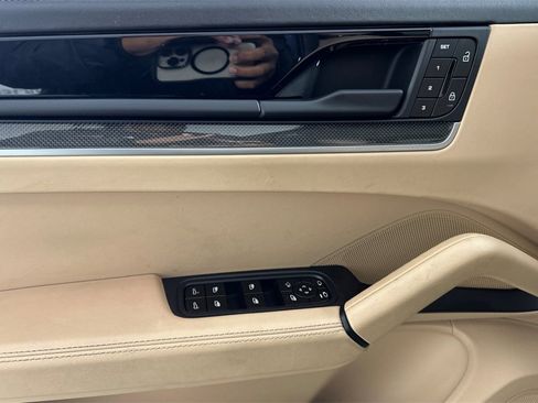 Used 2024 Porsche Cayenne Base image 11