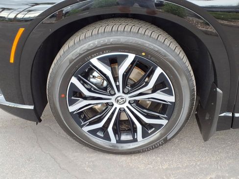 Certified 2026 Toyota Crown Signia AWD/4WD image 9