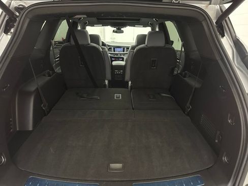 Used 2024 Buick Enclave Essence w/ Experience Buick Package AWD/4WD image 7