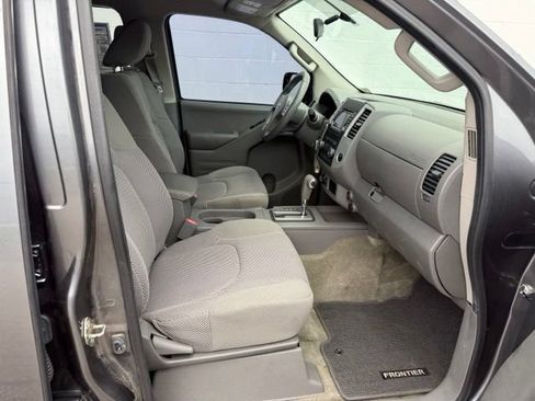 Used 2017 Nissan Frontier SV AWD/4WD image 16