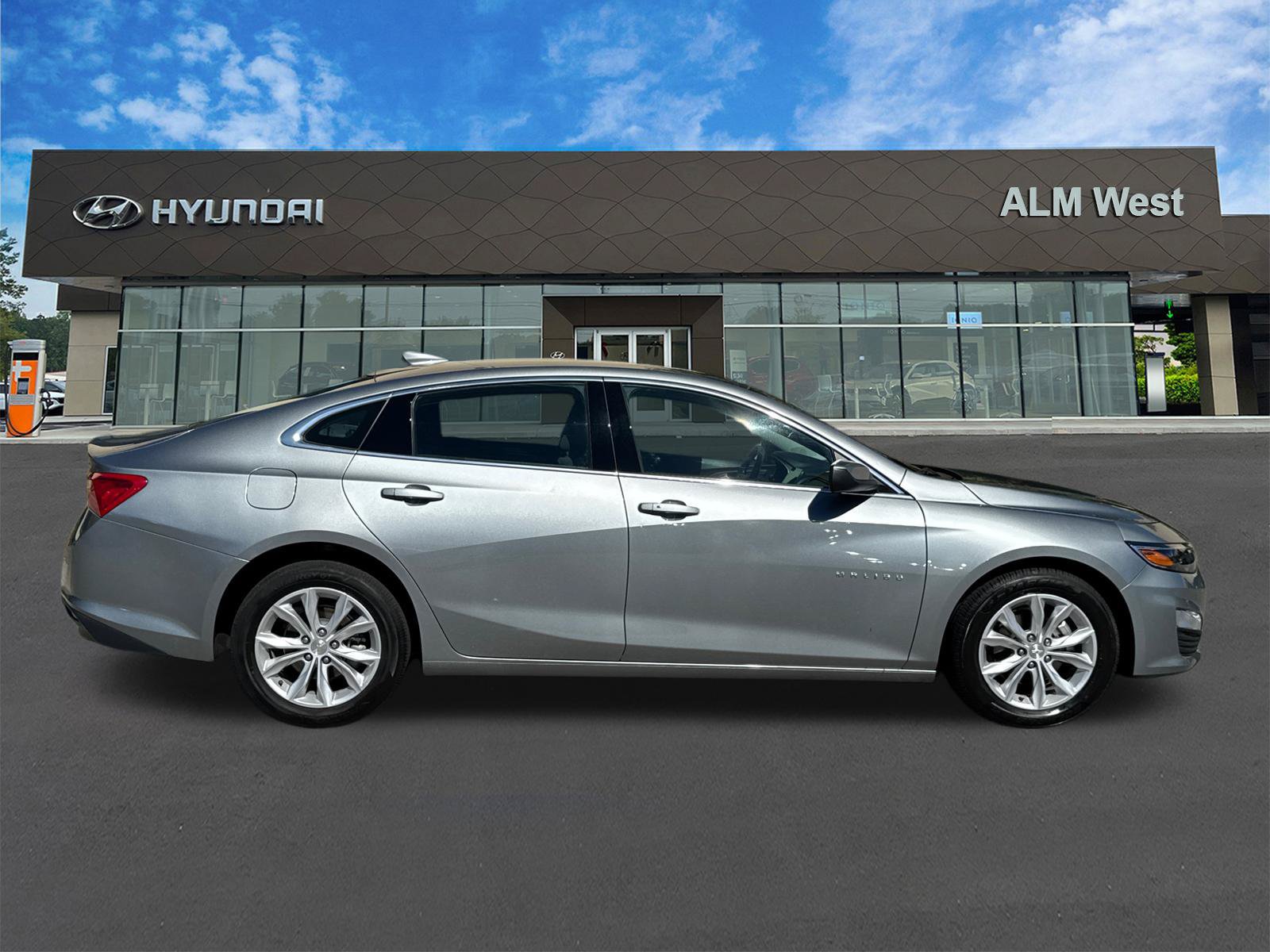 Used 2025 Chevrolet Malibu LT FWD image 4