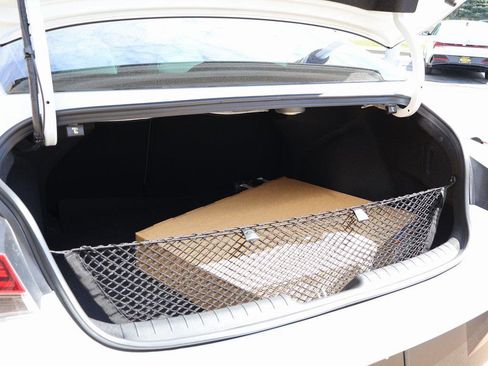 New 2025 Hyundai Elantra Limited image 16