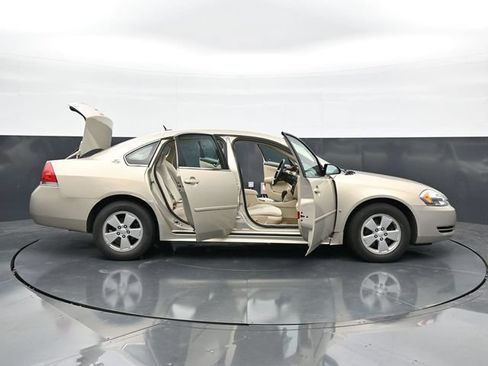 Used 2009 Chevrolet Impala LT FWD image 46