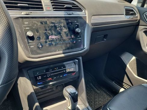 Used 2022 Volkswagen Tiguan SEL R-Line AWD/4WD image 29