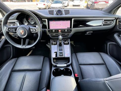 Used 2025 Porsche Macan image 17