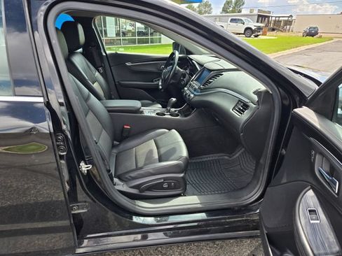 Used 2017 Chevrolet Impala LT FWD image 23
