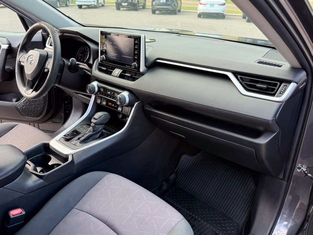 Used 2019 Toyota RAV4 XLE w/ Convenience Package FWD image 32