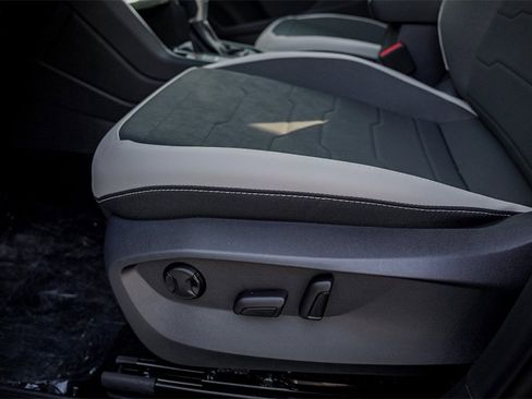 New 2026 Volkswagen Taos SE image 20