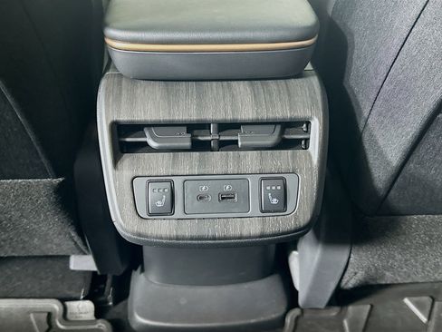 Used 2023 Nissan Ariya FWD image 29