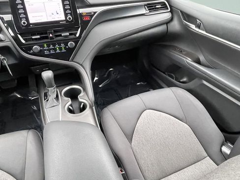 Used 2021 Toyota Camry LE image 20