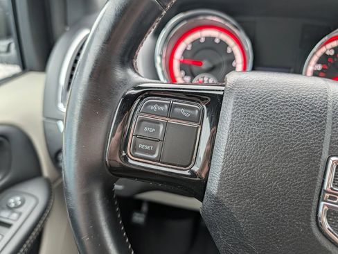 Used 2018 Dodge Grand Caravan SXT FWD image 19