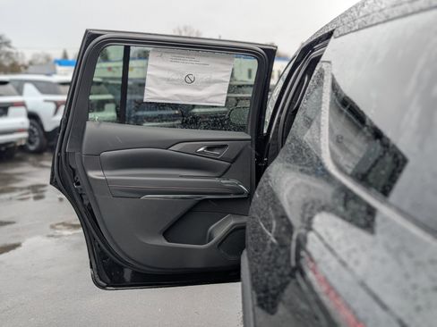 New 2026 Chevrolet Traverse Z71 w/ LPO, Floor Liner Package image 26
