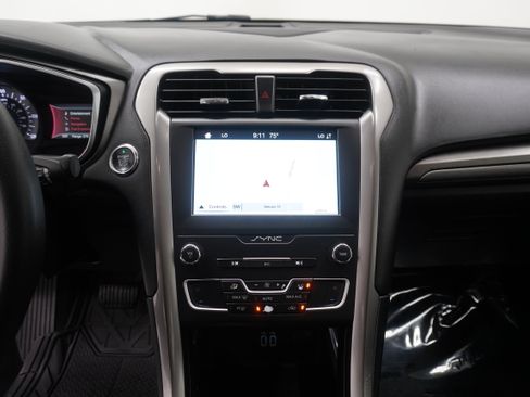 Used 2019 Ford Fusion SE FWD image 19